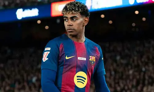 مدرب غوادالاخارا يأمل أن يبدأ لامين يامال أساسياً مع برشلونة في مباراة كأس الملك