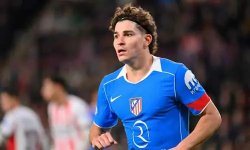 جوليان ألفاريز يرد على شائعات انتقاله إلى برشلونة